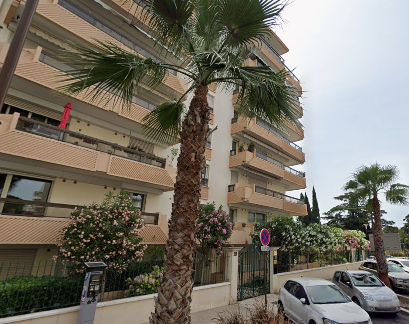 Entrée de l'agence Cannesweb au 121 boulevard Carnot, Cannes